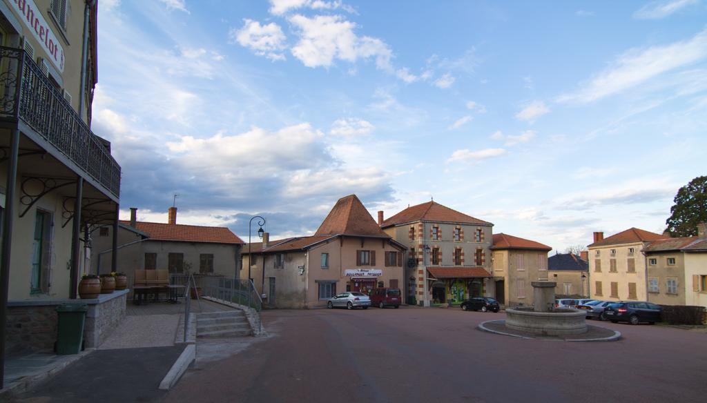 Gites Le Lancelot Ambierle Exteriér fotografie