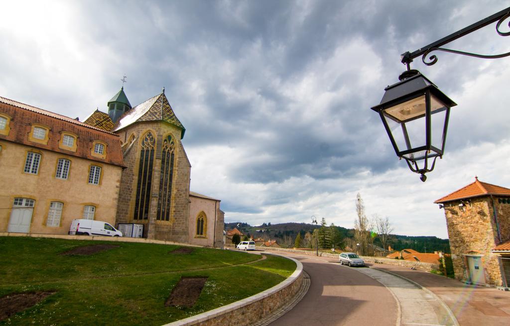 Gites Le Lancelot Ambierle Exteriér fotografie