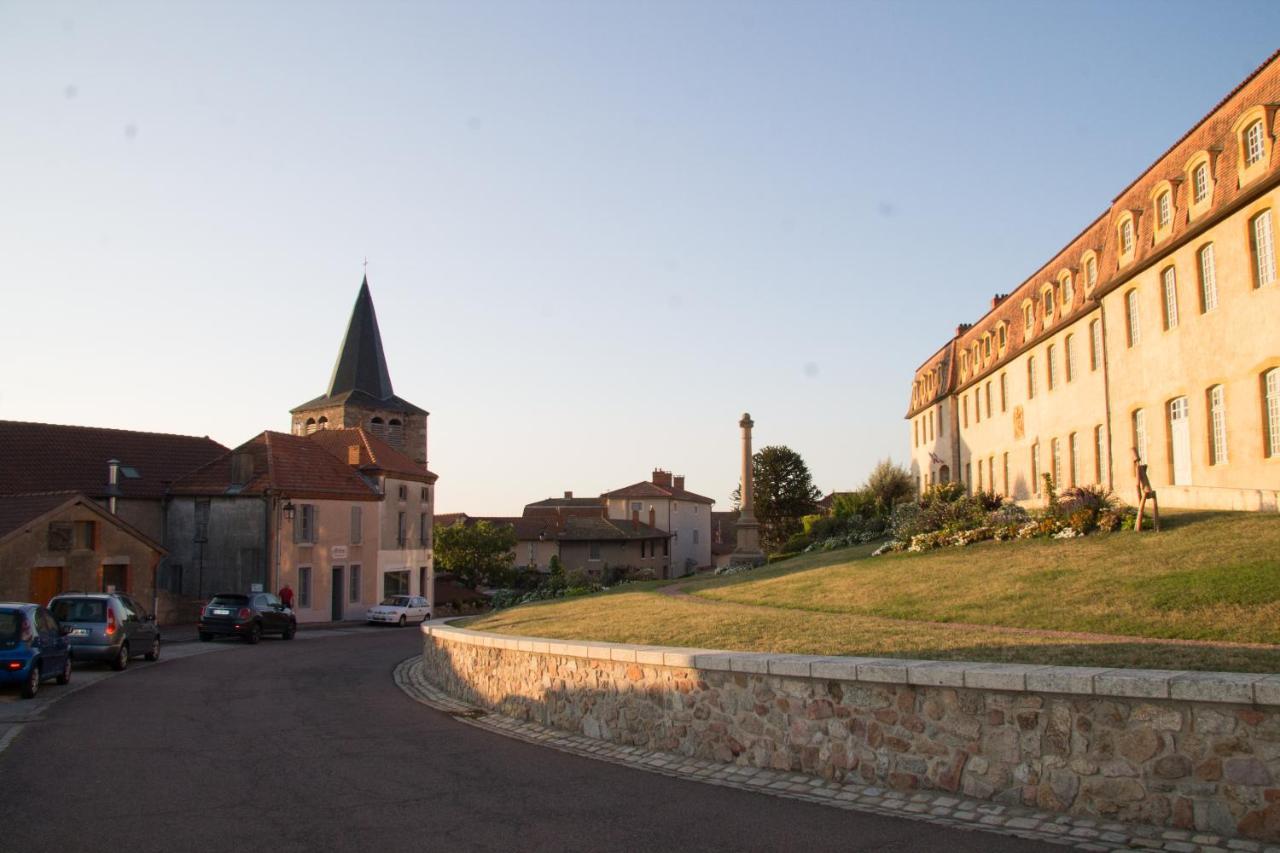Gites Le Lancelot Ambierle Exteriér fotografie